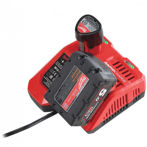 Milwaukee M12-18FC gyorstöltő